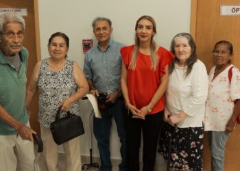 Entrega Ayuntamiento de Guaymas lentes a través de la Óptica Municipal