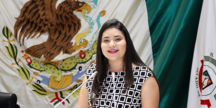 Propone diputada Deni Gastélum regular el uso de dispositivos electrónicos y tecnologías de la información en planteles educativos.