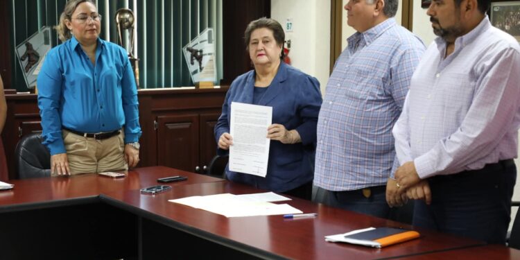Toma protesta la Dra. Blanca Valenzuela como presidenta del patronato de la UTH Extensión Ures.