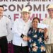 Gobernador Durazo cumple a más de 2 mil 600 familias del sur con entrega de tarjetas para fortalecer su economía