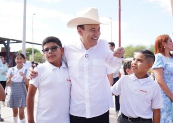 Compromiso cumplido: Gobernador Durazo concluye entrega de uniformes gratuitos en los 72 municipios