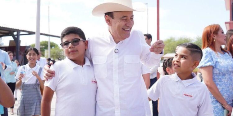 Compromiso cumplido: Gobernador Durazo concluye entrega de uniformes gratuitos en los 72 municipios