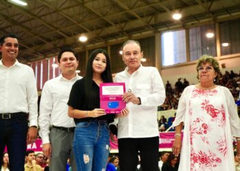 Gobernador Durazo beneficia a más de cinco mil estudiantes cajemenses con Becas Sonora de Oportunidades