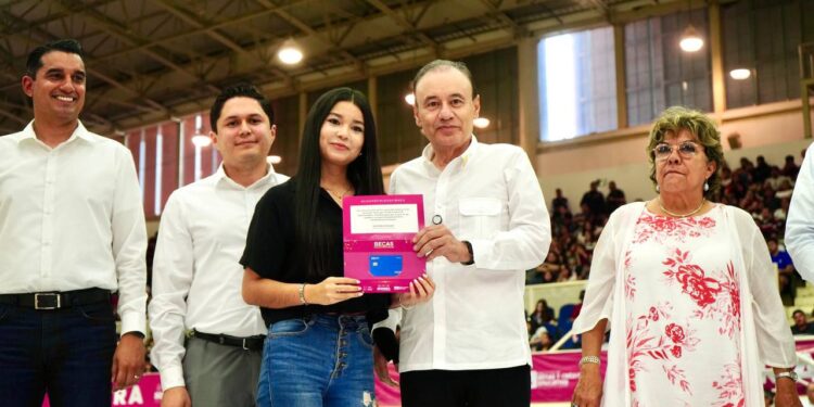 Gobernador Durazo beneficia a más de cinco mil estudiantes cajemenses con Becas Sonora de Oportunidades