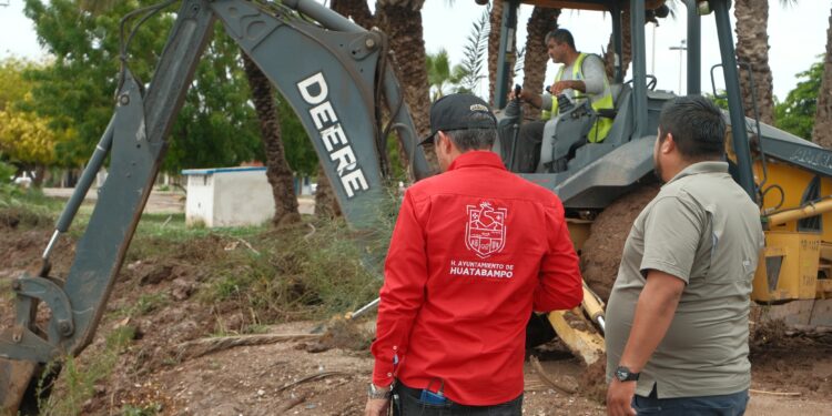 Ayuntamiento de Huatabampo y Distrito de Riego trabajan juntos en limpieza de canales