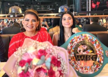 Camila Zamorano hace historia en el boxeo: Lorenia Valles