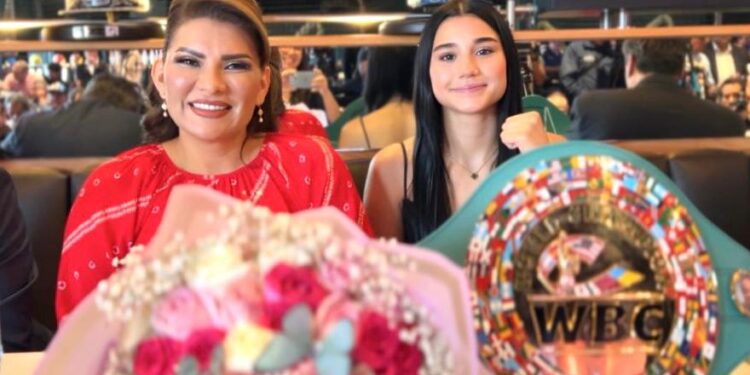 Camila Zamorano hace historia en el boxeo: Lorenia Valles