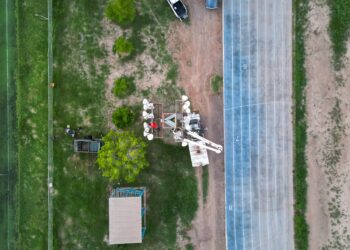 Alcalde ‘Beto’ Vázquez ilumina campos de fútbol de la Unidad Deportiva ‘Melo’ Almada