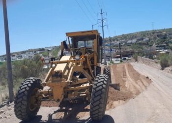 Acelera Gobierno Municipal raspado y nivelación de vialidades