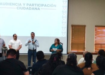 EN AUDIENCIA PÚBLICA REITERA ALCALDE INVITACIÓN A CUMPLIR CON IMPUESTO PREDIAL Y PAGO DE AGUA PARA TRADUCIRLO EN MÁS OBRAS CON BENEFICIO SOCIAL