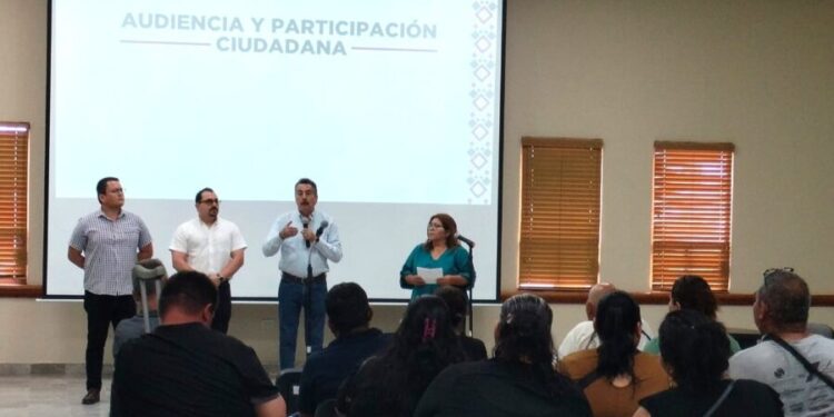 EN AUDIENCIA PÚBLICA REITERA ALCALDE INVITACIÓN A CUMPLIR CON IMPUESTO PREDIAL Y PAGO DE AGUA PARA TRADUCIRLO EN MÁS OBRAS CON BENEFICIO SOCIAL