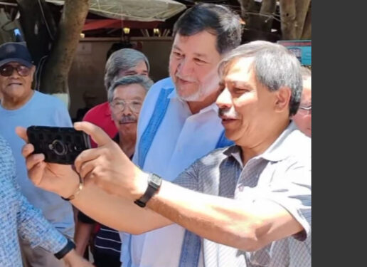 Abuchean a Fernández Noroña tras asamblea en Querétaro