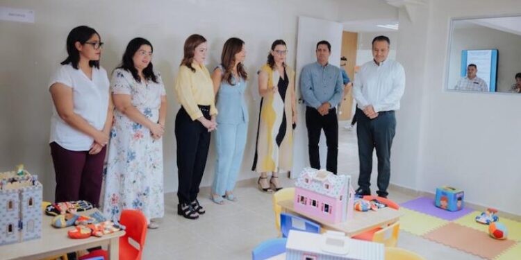 Dignifican Toño Astiazarán y Patty Ruibal atención a familias con oficinas renovadas