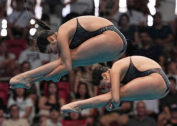 Sheinbaum felicita a las gemelas clavadistas ganadoras del bronce en Singapur