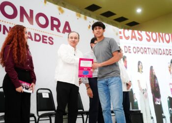 Gobernador Durazo impulsa la transformación de Nogales con más de mil becas universitarias y modernización carretera