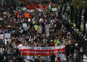 Marcha pacífica contra la gentrificación concluye con actos vandálicos en CU