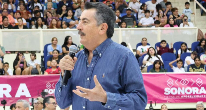 Javier Lamarque respalda histórica entrega de becas a estudiantes de Cajeme