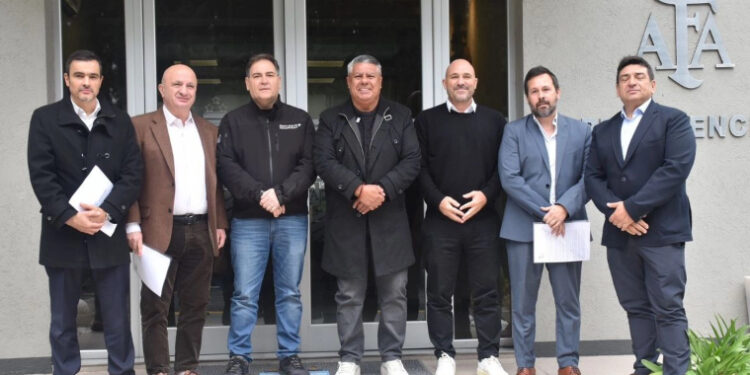 Vuelven a estadios de Argentina aficionados visitantes tras 12 años