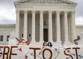 Tribunal echa abajo orden de Trump para suprimir ciudadanía por nacimiento