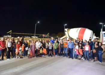 Cumple Antonio Astiazarán con obra de puente peatonal y vehicular en Puerta del Rey