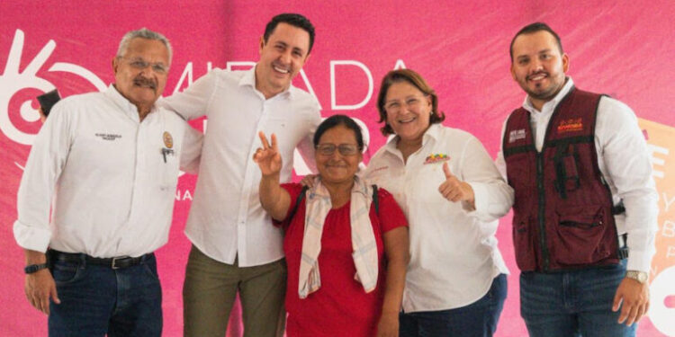 Entregan más de mil lentes en el Poblado Miguel Alemán