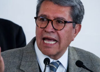 Ricardo Monreal no asistirá al Consejo Nacional de Morena; niega estar en España