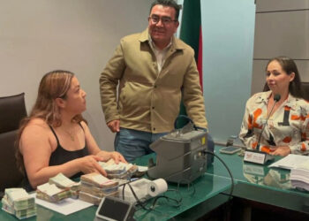 Regresan dinero que ex funcionaria recibió para tramitar visas en San José Iturbide, Guanajuato