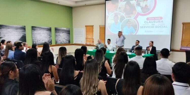 RECONOCE PRESIDENTE LAMARQUE A PASANTES DEL AYUNTAMIENTO POR SU SERVICIO SOCIAL DE MEDICINA, ENFERMERÍA NUTRICIÓN Y FISIOTERAPIA