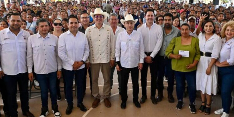 Gobernador Durazo cumple a más de 2 mil 600 familias del sur con entrega de tarjetas para fortalecer su economía