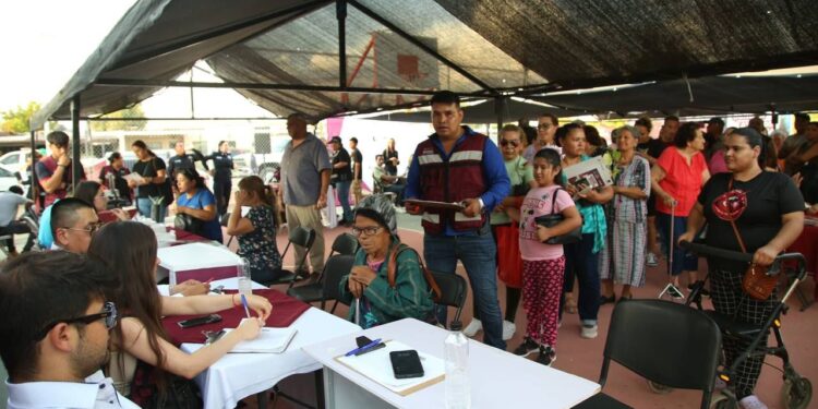 Gobernador Durazo lleva trámites y servicios gratuitos de la jornada “Sonora Atiende” a la colonia Sonacer