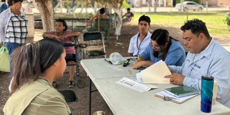 Sindicatura municipal atendió a familias de la colonia vida digna de Pueblo Yaqui