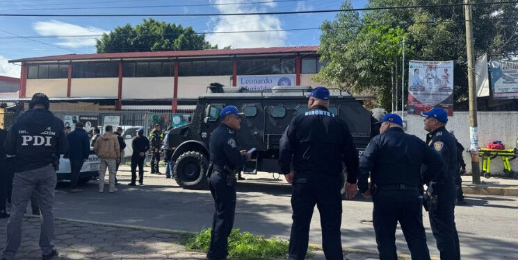 Sujeto armado amaga a personal de un gimnasio en GAM; desalojan escuela de manera preventiva