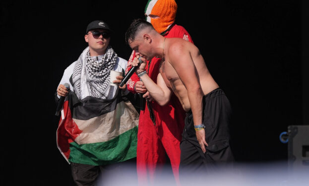 Kneecap y Massive Attack lanzan una alianza musical pro-Palestina