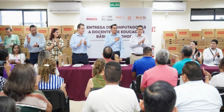 Beneficia Gobernador Durazo a más de dos mil docentes con entrega de computadoras: SEC