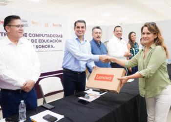 Beneficia Gobernador Durazo a comunidad educativa del sur de Sonora