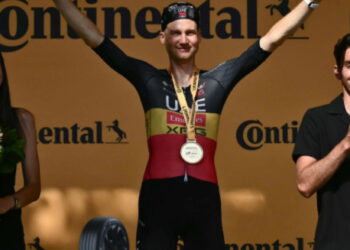 Wellens gana etapa del Tour que resalta control del equipo EAU