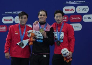 Osmar Olvera gana medalla de oro en Mundial de Clavados en Singapur