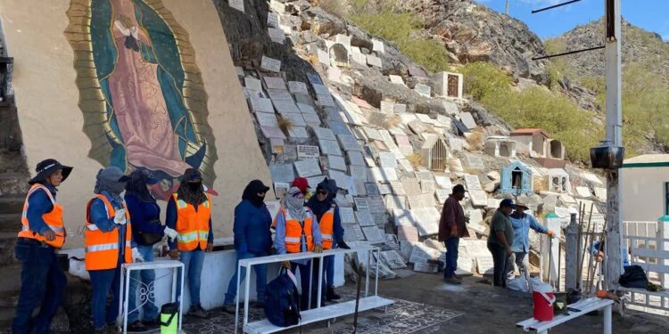 Realizan labores de limpieza el H. Ayuntamiento en el cerrito de la Virgen