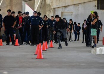 Curso de activación física y calistenia impartido por el destacado atleta Caborquense, Julio Félix.