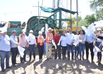 Da Elías Retes banderazo a perforación del nuevo pozo “el vivero”