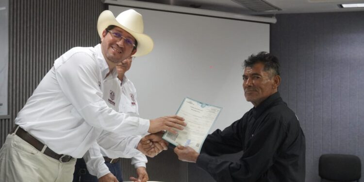 ¡Reciben navojoenses actas de nacimiento corregidas y gratuitas!