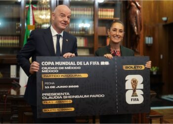 Mundial 2026: Sheinbaum revela qué hará con el boleto gigante que le regaló Infantino