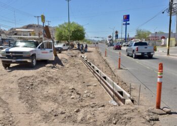 Se agregará un carril de vuelta a izquierda en Las Quintas y Camino del Seri