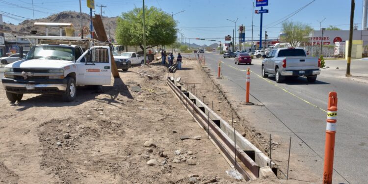 Se agregará un carril de vuelta a izquierda en Las Quintas y Camino del Seri
