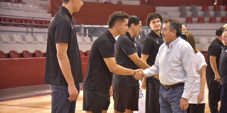 Niñas y niños Cajemenses viven una experiencia inolvidable con la selección  Mexicana  de básquetbo