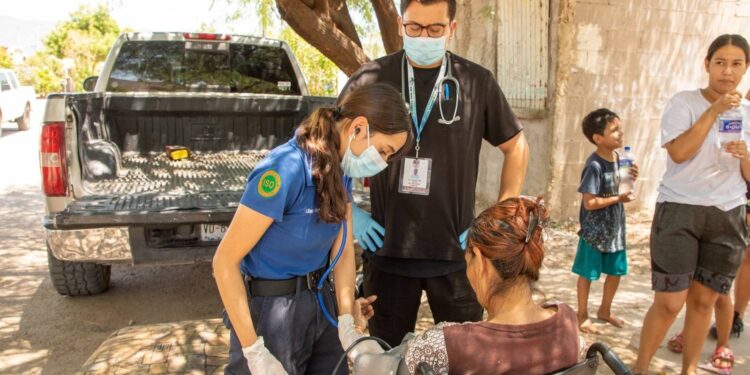 Con “Sonora Atiende”, Gobernador Durazo beneficia a familias de la colonia Lomas de Linda Vista