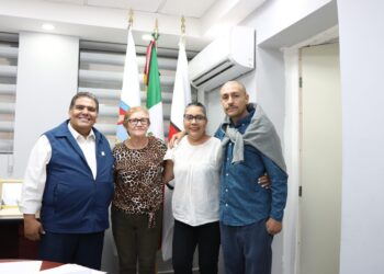 Reúne ayuntamiento a joven con su madre