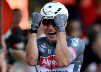 Jasper Philipsen conquista la primera etapa de la Vuelta a España