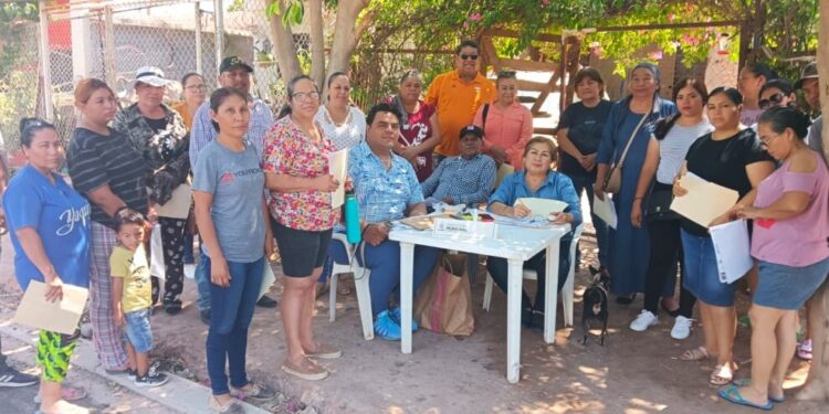 SINDICATURA ATENDIÓ A FAMILIAS DE LA COLONIA JAVIER LAMARQUE DE PUEBLO YAQUI