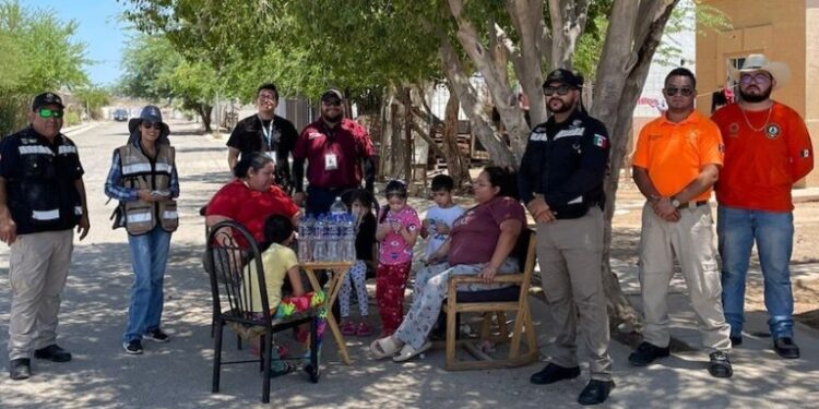 Entregan agua y suero oral en Hermosillo  